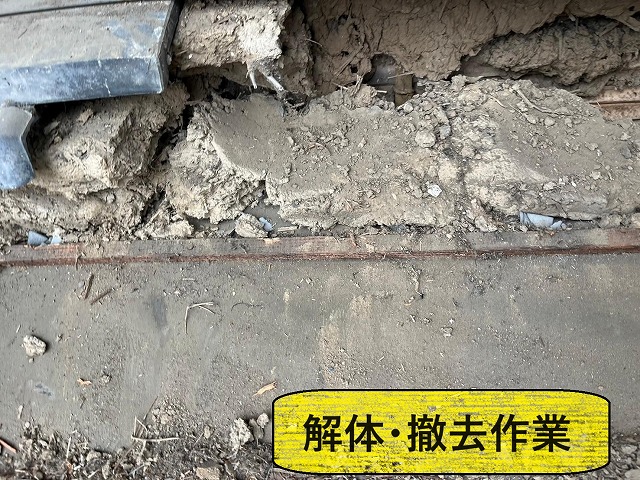 韮崎市の築６０年以上の日本家屋で下屋の一部葺き替えと破損雨樋交換工事